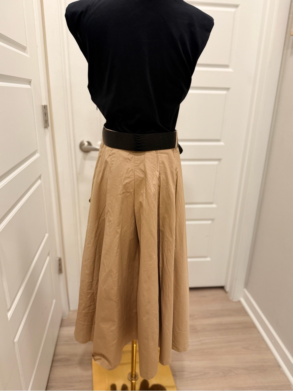 Zara Contrast Padded Shoulder Classic Pleated High-Waist Midi Dress - Picture 6 of 9